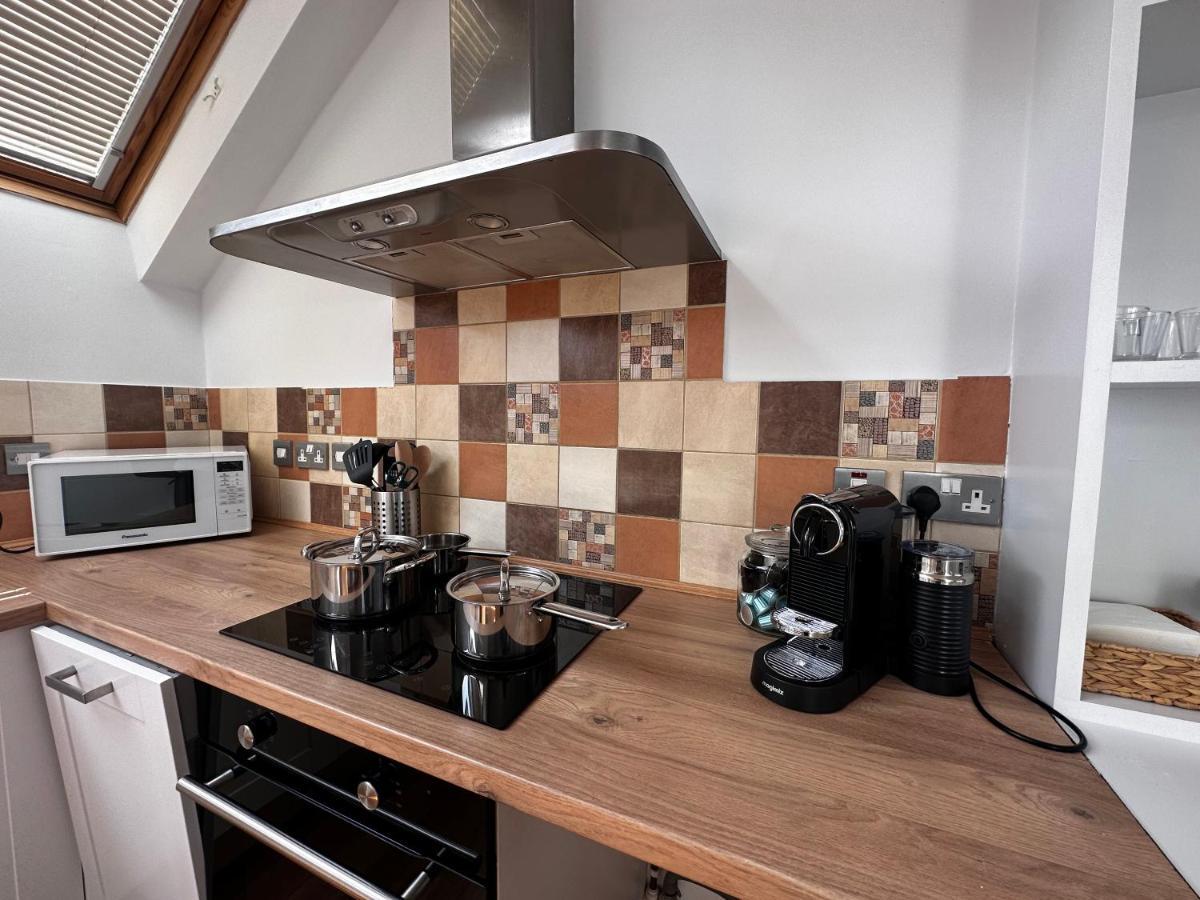 Studio Flat In The Heart Of Hampstead, London Bagian luar foto